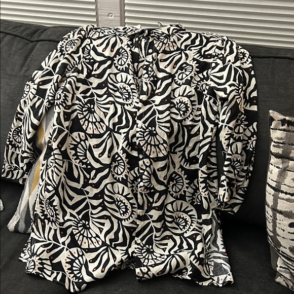 Nicole Miller Black and White Abstract Button Down Shirt - Picture 1 of 1